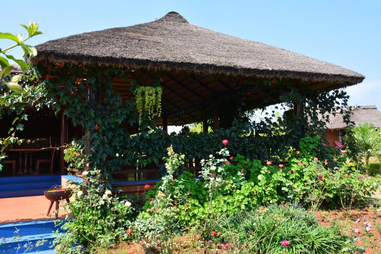 Hotel Red Earth Kabini Begūr Exterior foto