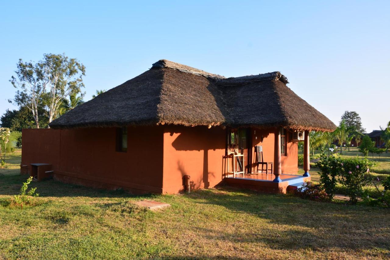 Hotel Red Earth Kabini Begūr Exterior foto